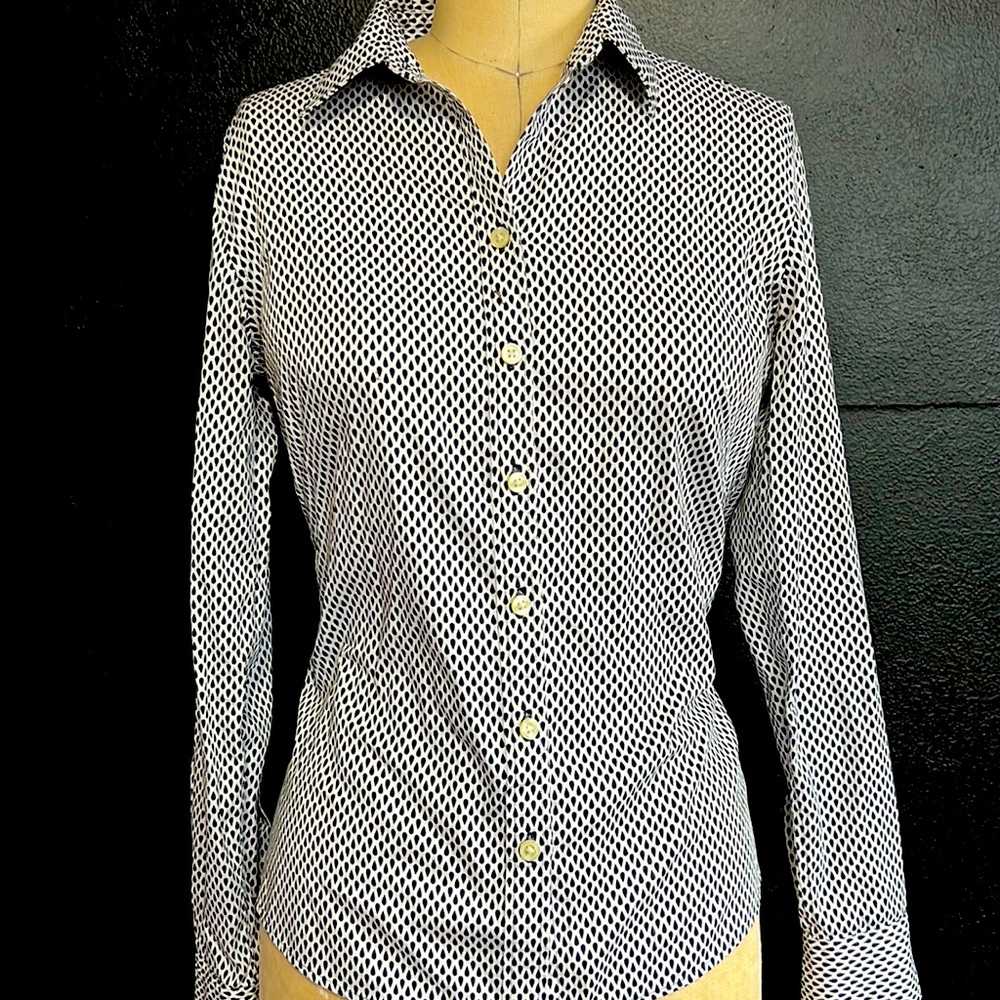 Banana Republic Non Iron Button up Shirt size 6